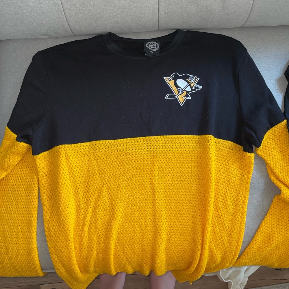 Women’s Penguins Sweater/Crewneck